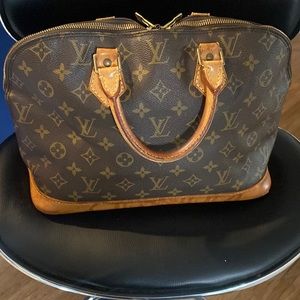 Authentic Louis Vuitton Alma pm bag